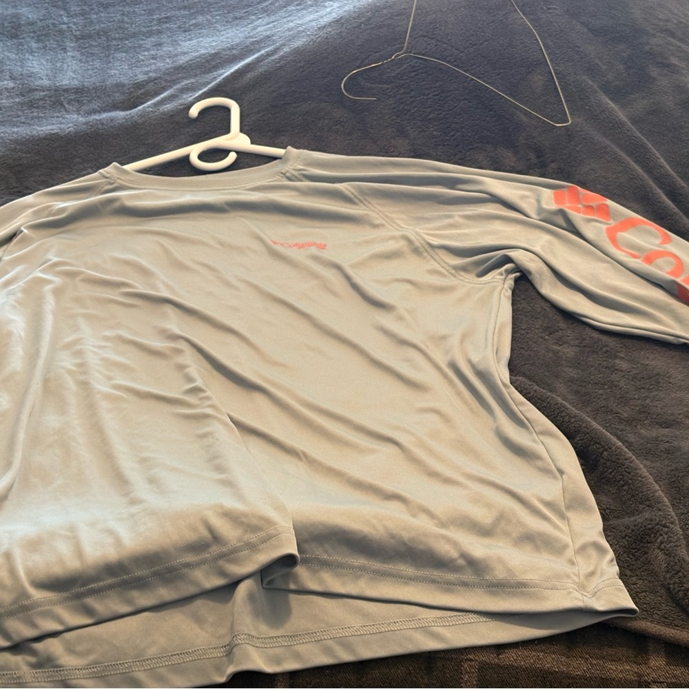 Columbia Men’s Light Gray Performance Shirt